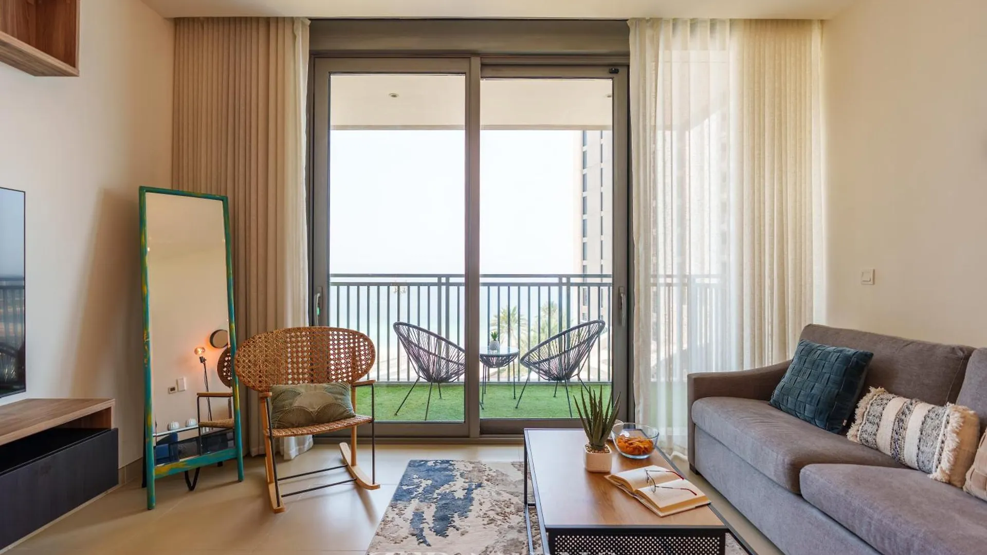 Emaar 5242 - Seabreeze Serenity - Stunning Seaview Retreat By Zed Living Dubai Apartment
