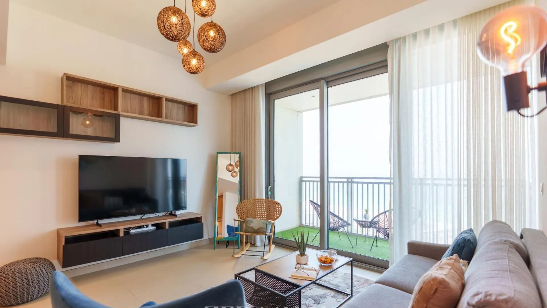 Emaar 5242 - Seabreeze Serenity - Stunning Seaview Retreat By Zed Living Dubai Apartment